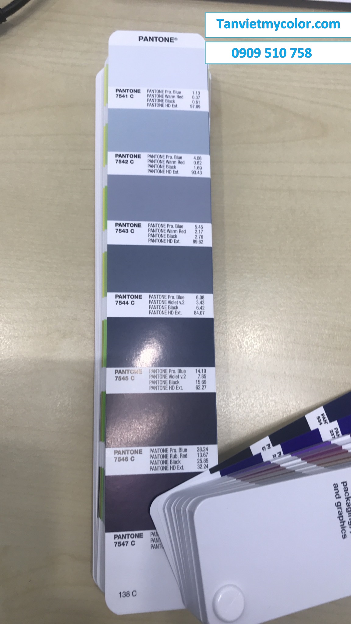 Pantone màu C